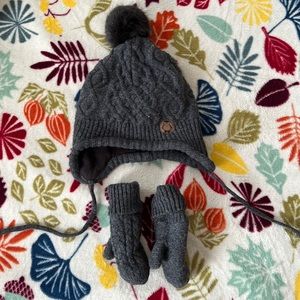 H&M BABY POM POM HAT AND MITTENS
